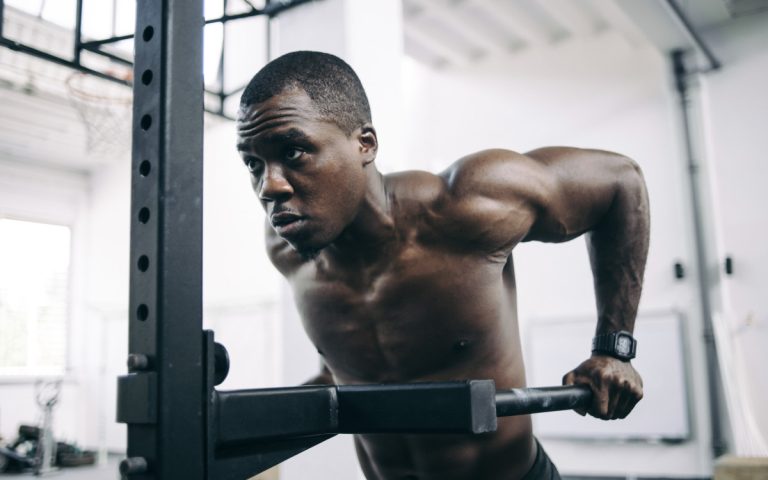 Latihan dengan Dip Station: Membangun Kekuatan Tubuh Secara Menyeluruh