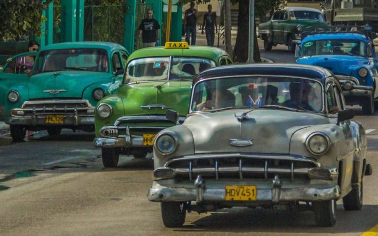 cuba-di-balik-cerutu-dan-mobil-klasik-wisata-alam-yang-menakjubkan